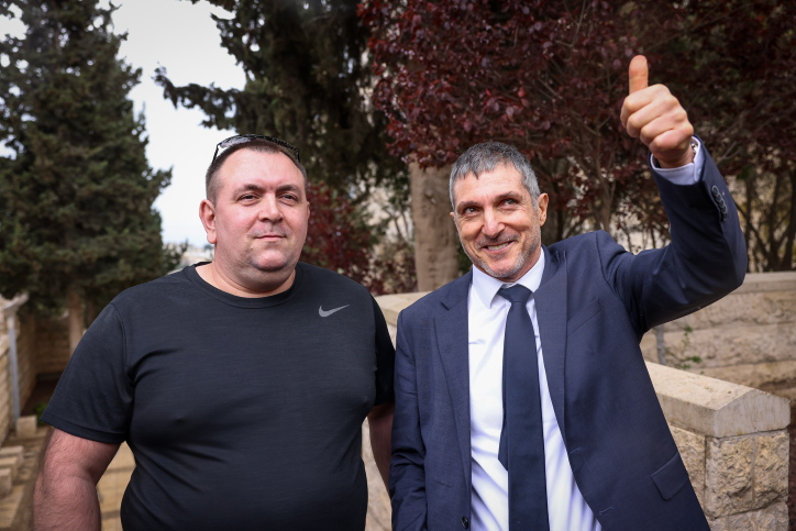 עו"ד ירום הלוי ורומן זדורוב לאחר הזיכוי&nbsp;